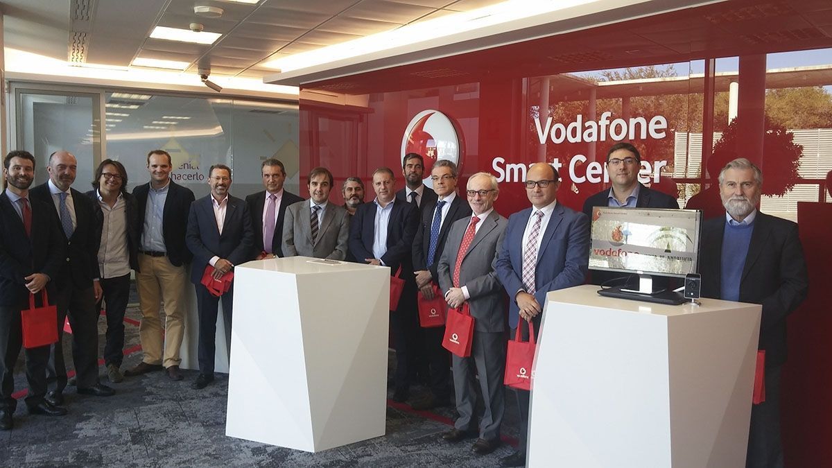 Mercados21 | Empresarios del CEC se interesan por los proyectos del Vodafone Smart Center