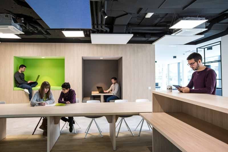 El everis LivingLab de Barcelona contará con más de 2.350 metros cuadrados de espacios abiertos y multifuncionales Everis abre su primer LivingLab, un laboratorio de innovación y co-creación en Barcelona