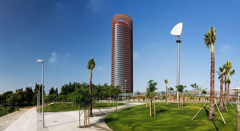 Inaugurado el parque que une el Guadalquivir y Torre Sevilla