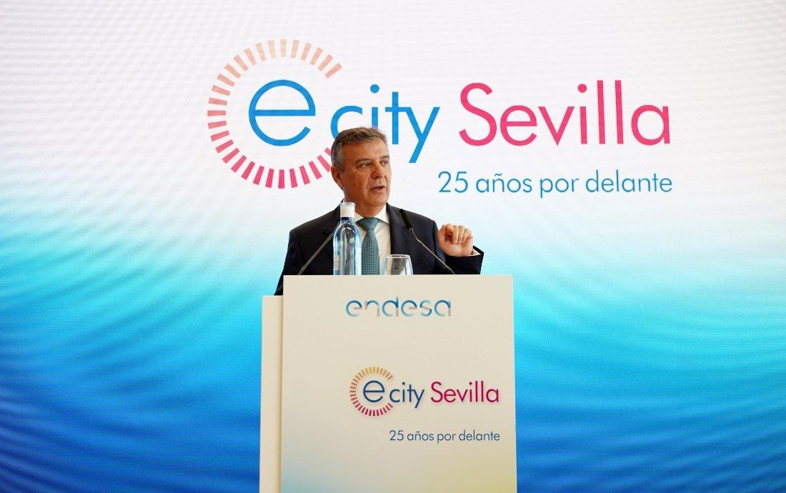 El director de Endesa Andalucía y Extremadura, Francisco Arteaga, en la presentación del proyecto. La Cartuja de Sevilla ‘se viste’ de futuro 100% renovable y eficiente