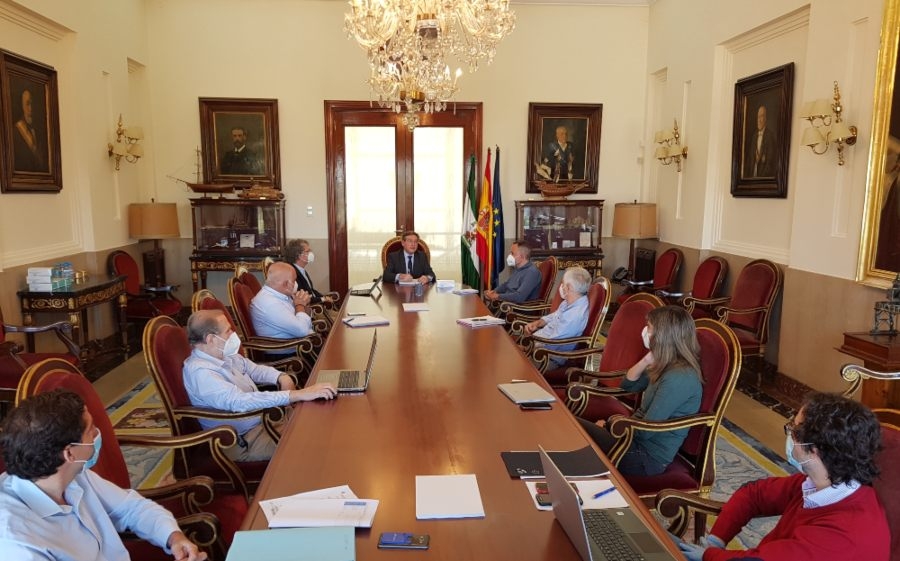 Primer comité de dirección presencial de la APS tras el estado de alarma El Puerto de Sevilla trabaja en un “plan de inversiones para reactivar la economía”