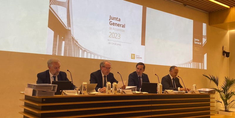 Grupo Caminos incrementa su beneficio un 10% y acuerda fusionar dos de sus entidades<ul><li class='subtitulo'>La Junta General de Accionistas da el visto bueno a la fusión de Banco Caminos y Bancofar</li></ul>