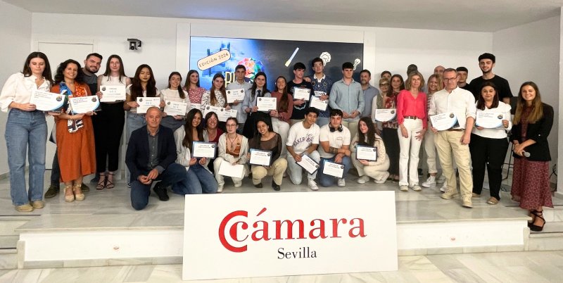 La Fábrica de Sevilla reconoce el talento joven con los premios ‘The Big Idea’<ul><li class='subtitulo'>Gana ‘Workea’, app que promociona a autónomos, y se reconoce una app que detecta ciberbullying y un software que diseña muebles</li></ul>