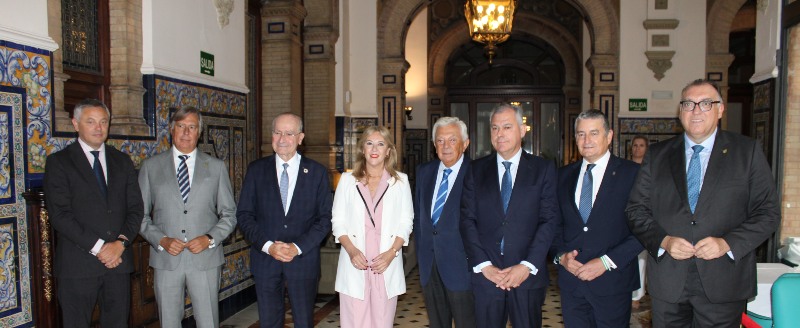 Los alcaldes de Málaga y Sevilla reivindican una alianza común entre ambas ciudades y el resto de Andalucía para converger con Europa<ul><li class='subtitulo'>De la Torre asegura que “el ámbito local español es el más débil de la Unión Europea por lo que la colaboración debe ser leal"</li></ul>