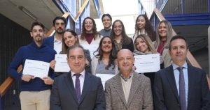 El Ayuntamiento de Dos Hermanas entrega 20 becas a jóvenes nazarenos para cursar un máster en la Universidad Loyola