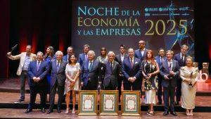 Una nueva noche de reconocimiento a la “profesionalidad, tesón y trabajo” de los empresarios de SevillaEn la VI Edición de la Noche de la Economía y las Empresas de la Cámara de Comercio de Sevilla