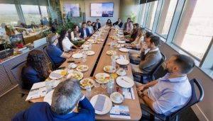 El sector salud como dinamizador empresarial, económico, social y de innovación de alto valorAsí se ha subrayado en un nuevo encuentro celebrado en el Club Cámara de Comercio de Sevilla en colaboración con la consultora ConCienciayLetra