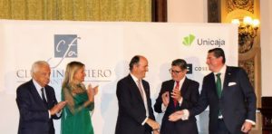 Juan de Dios Gómez-Villalba Pelayo, CEO de Goldman Sachs en España y Portugal, recibe la Insignia de Oro de la delegación del Instituto Español de Analistas en Andalucía