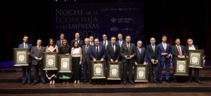 Una nueva Noche de la Economía en la que se reconoce la resiliencia de los empresarios y su apuesta por SevillaLa Cámara de Comercio de Sevilla entrega sus galardones en la XIII Edición de la Noche de la Economía y las Empresas