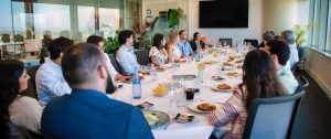 ¿Cómo abordar el gran reto de la gestión de personas y equipos en pymes y empresas familiares? Aportaciones y visiones de jóvenes empresarios y directivosSobre este tema empresarial clave ha girado el último encuentro del Club de Directivos del Siglo XXI de la primera parte del año
